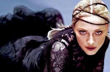 Madonna después de ser criticada por usar photoshop, contesta con una foto erótica