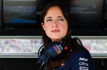 El mensaje de Hannah Schmitz a Checo Pérez tras su victoria en el GP de Singapur