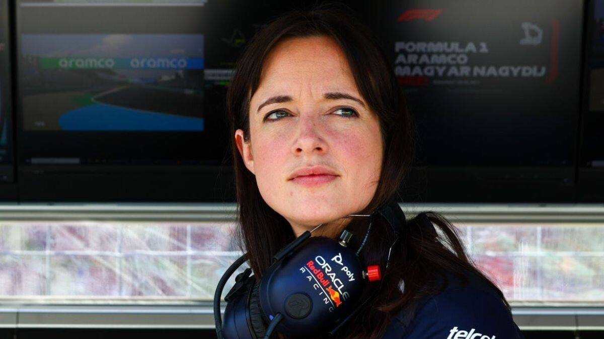 El mensaje de Hannah Schmitz a Checo Pérez tras su victoria en el GP de Singapur