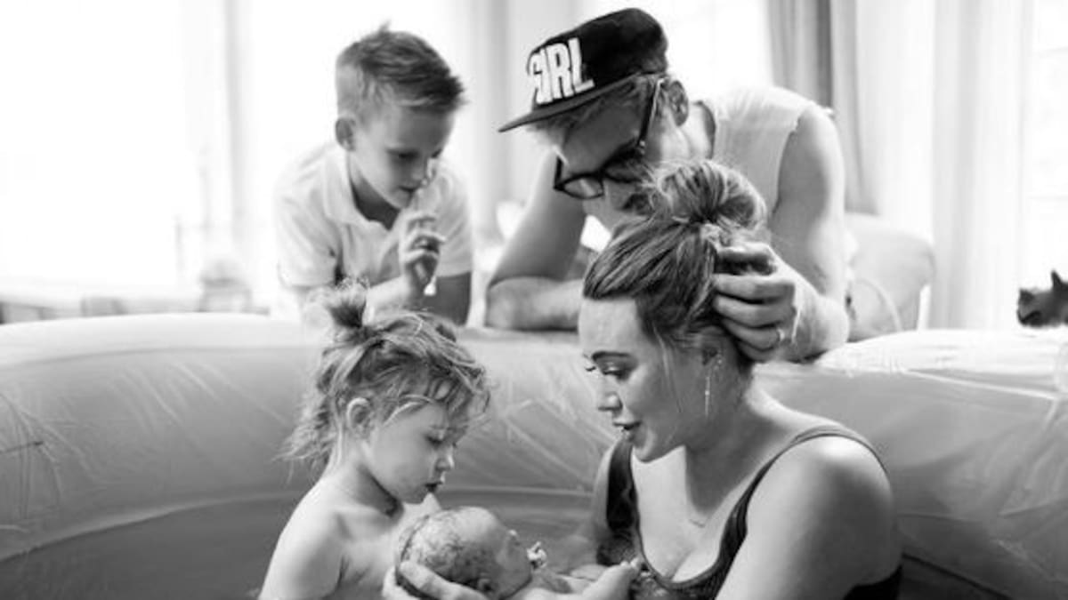 Hilary Duff comparte en redes su proceso de parto en casa
