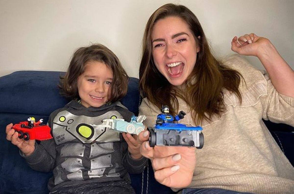 Usuarios vuelven a criticar Ariadne Diaz por pintarle las uñas a su hijo Diego y a su perro