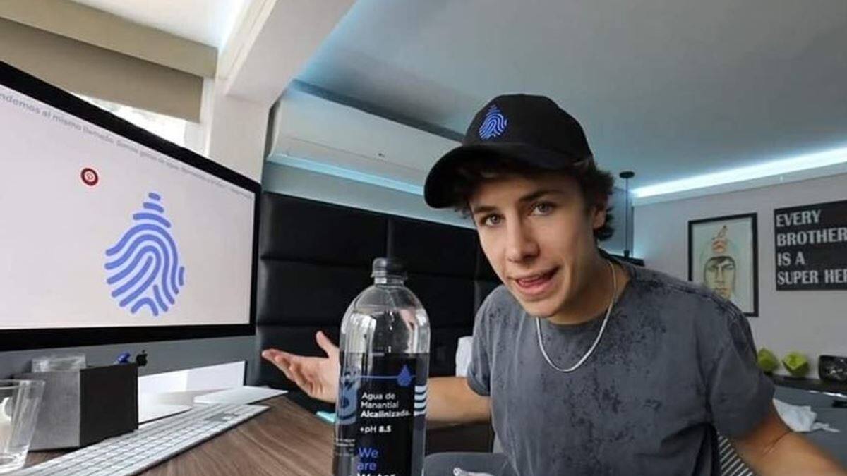 Juanpa Zurita preocupa a sus fans, tras mostrar imágenes hospitalizado