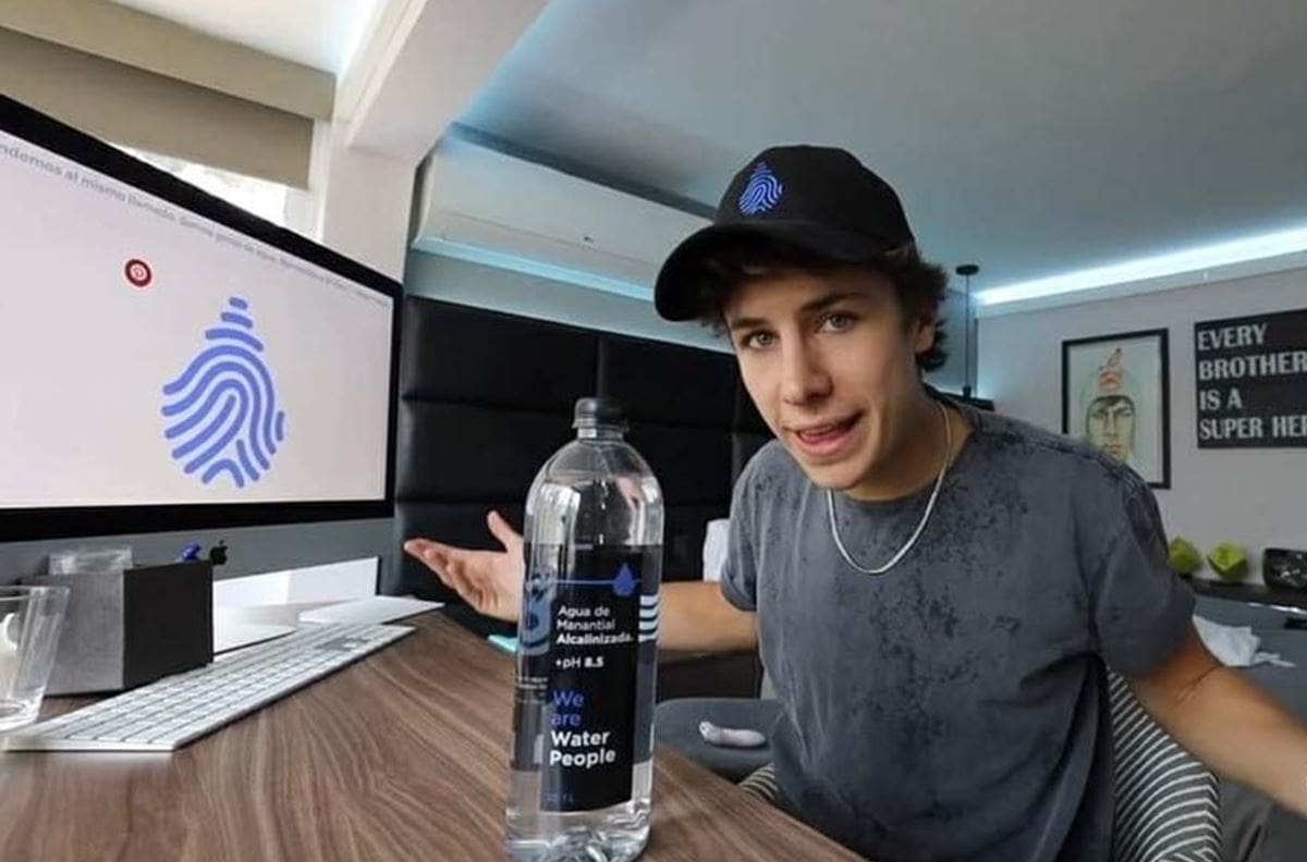 Juanpa Zurita preocupa a sus fans, tras mostrar imágenes hospitalizado
