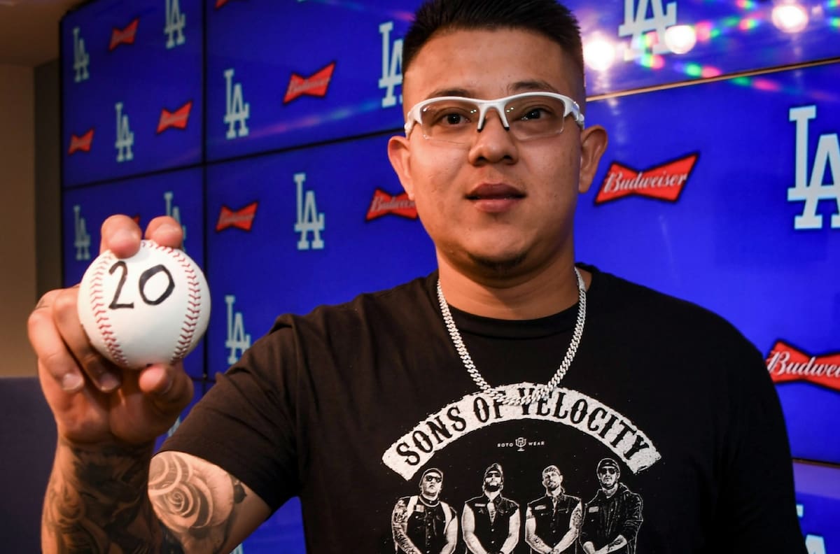 Canelo Álvarez felicitó a Julio Urías por su victoria número 20 en una temporada de la MLB