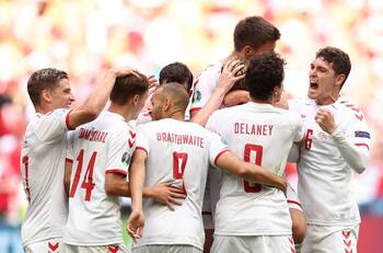 Gales 0-4 Dinamarca: la ‘Dinamita Roja’ no tuvo piedad y está en cuartos de Eurocopa