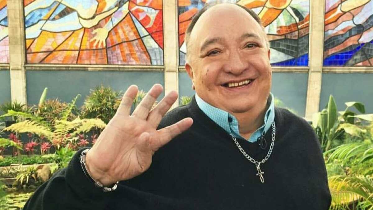 Luis de Alba sufre fractura de fémur; su familia pide apoyo para hospitalización
