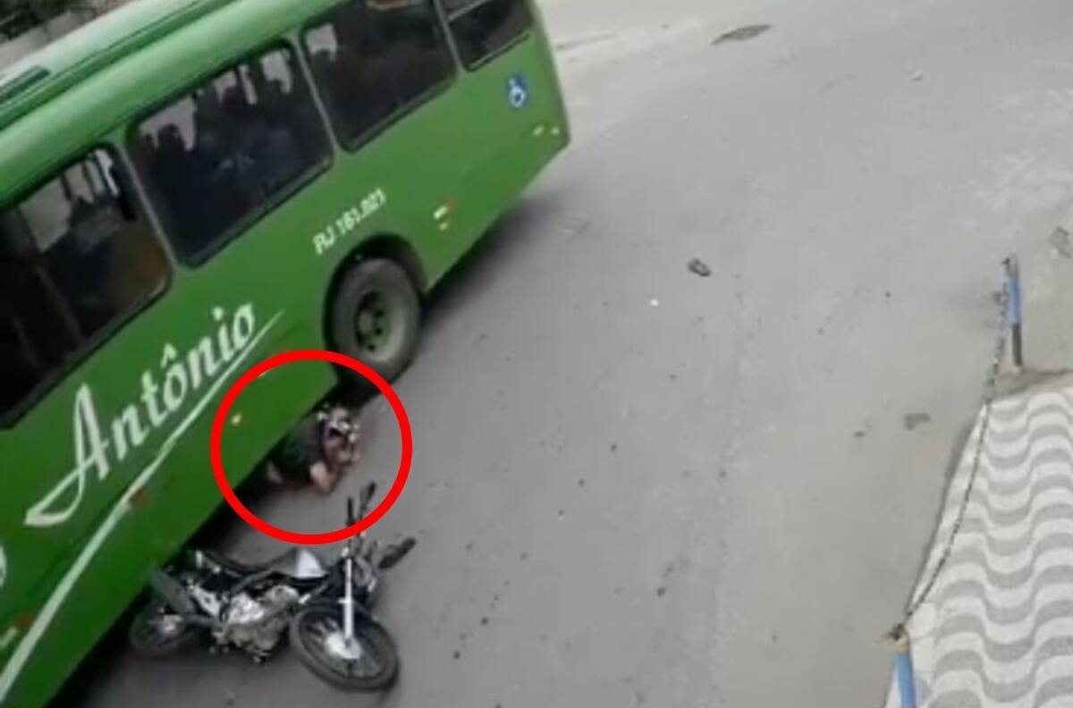 VIDEO | ¡Escalofriante! Motociclista casi muere aplastado por un camión
