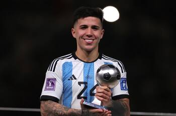 Manchester United dispuesto a pagar millonaria cifra por Enzo Fernández