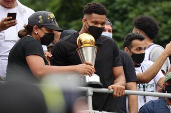 (VIDEO) Los Bucks celebran histórico título de NBA en Milwaukee
