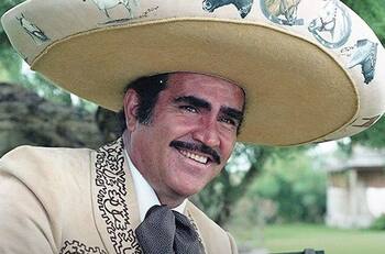 Vicente Fernández: si no hay eventualidades, "podría salir de terapia intensiva"