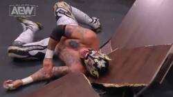 VIDEO: Rey Fénix sufrió una terrible lesión durante una función en AEW Dynamite