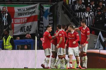 Manchester United alcanzó la gloria en Inglaterra y se adueñó de la Copa de la Liga tras vencer a Newcastle