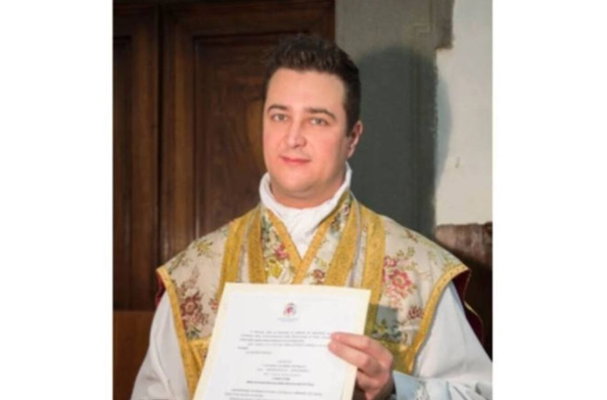 Detienen a sacerdote que usaba limosnas para comprar drogas y hacer orgías