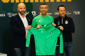 Pedro Caixinha es presentado como DT de Santos