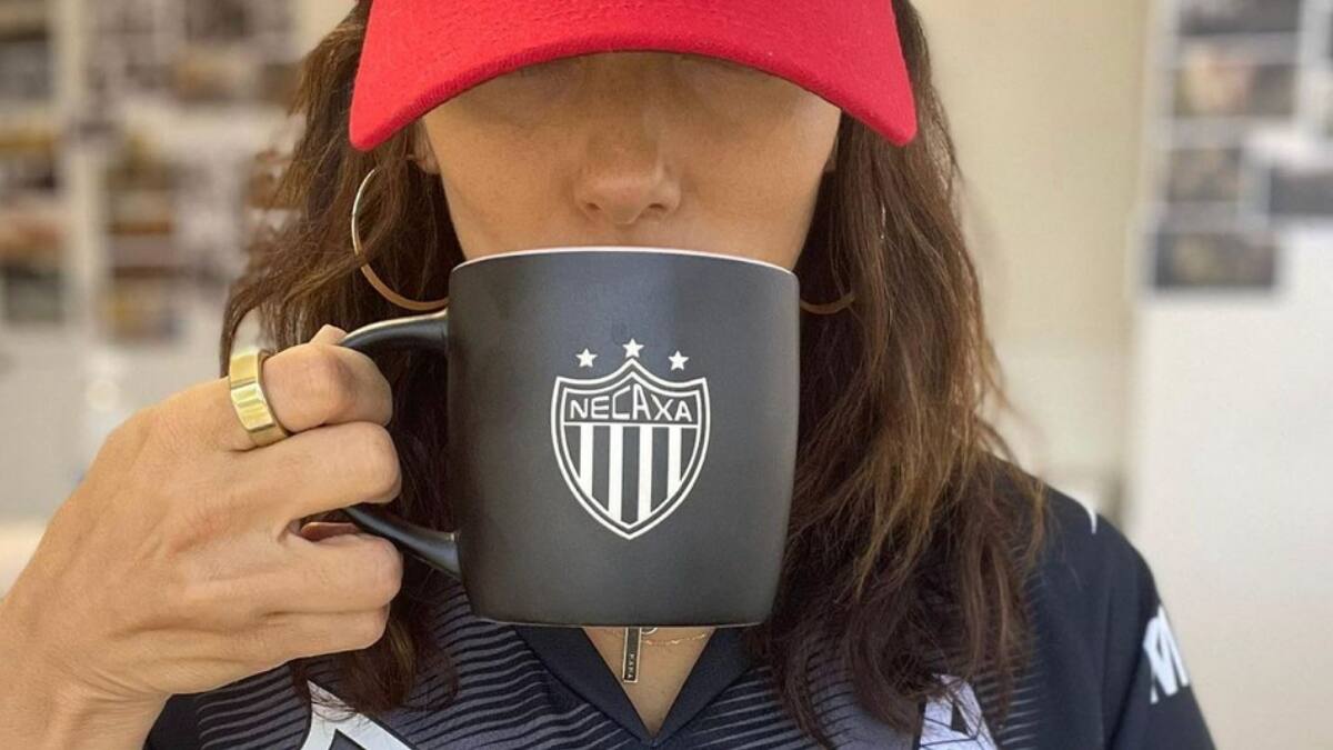 Mesut Özil y Eva Longoria presumieron ser nuevos socios del Necaxa