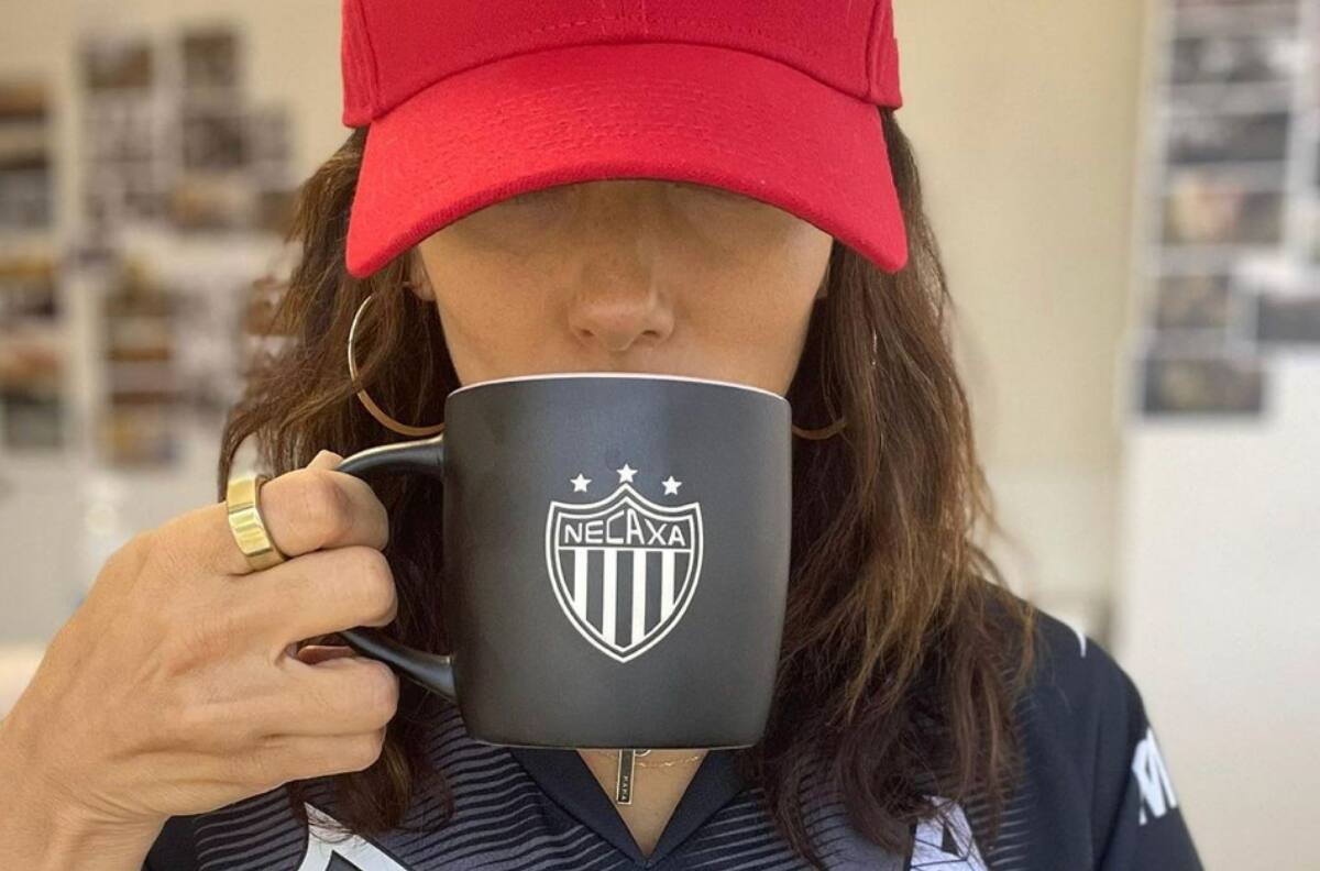 Mesut Özil y Eva Longoria presumieron ser nuevos socios del Necaxa