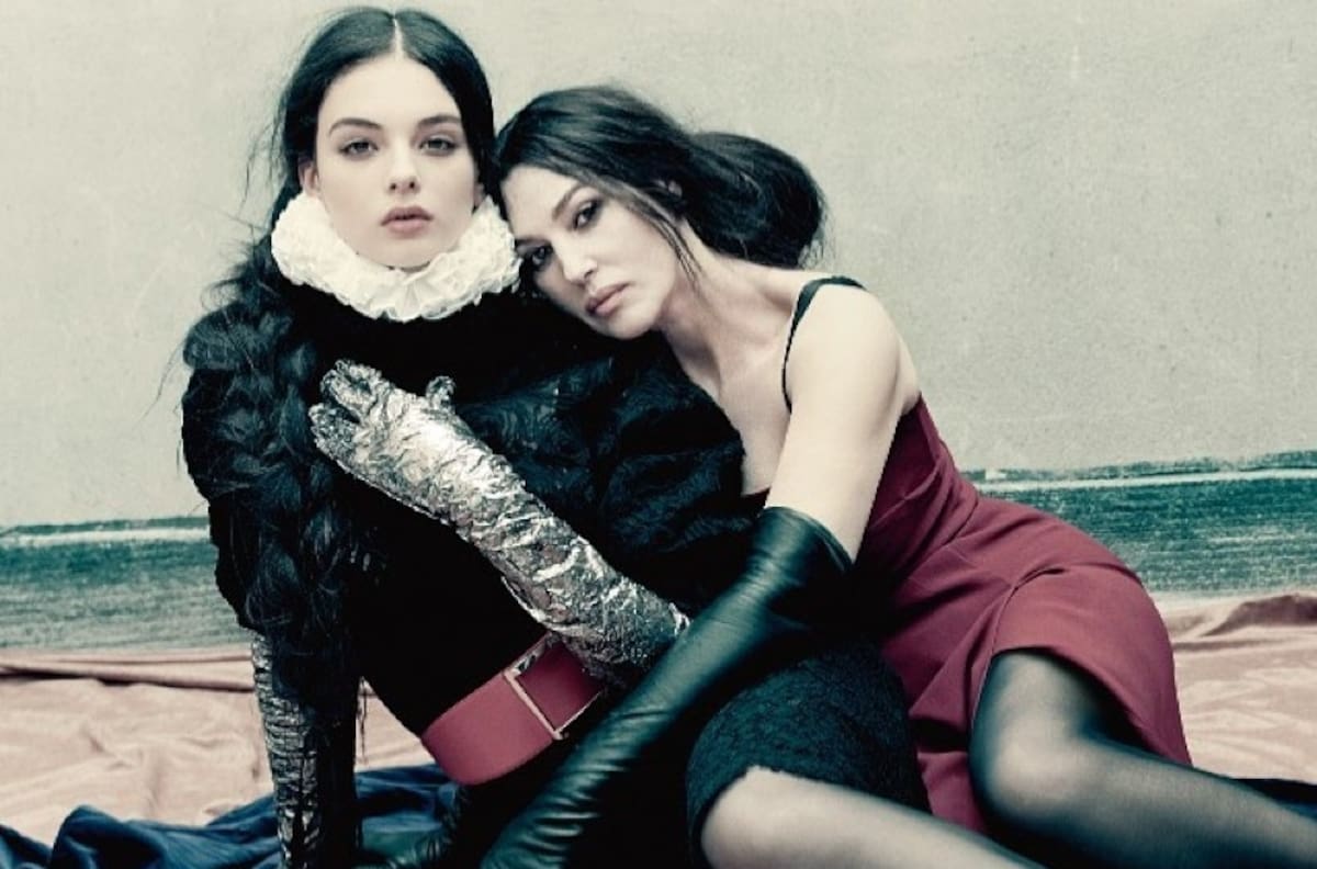 Monica Bellucci y su hija Deva Cassel iluminan la portada de "Vogue" Italia