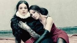 Monica Bellucci y su hija Deva Cassel iluminan la portada de "Vogue" Italia