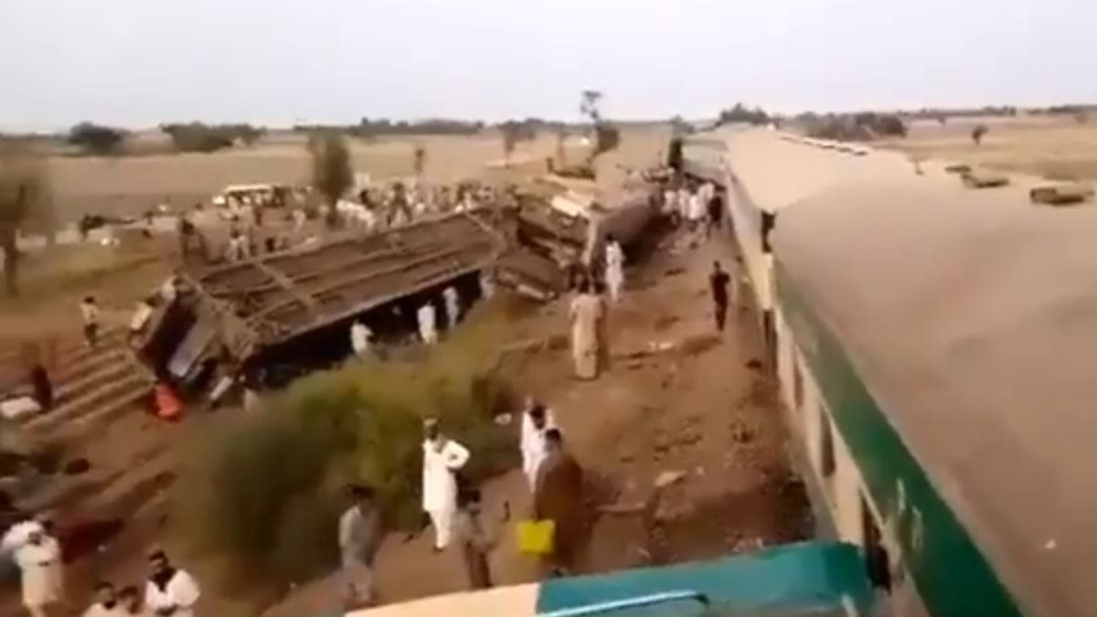 Choque entre dos trenes dejó 27 muertos y 50 heridos en Pakistán