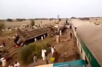 Choque entre dos trenes dejó 27 muertos y 50 heridos en Pakistán