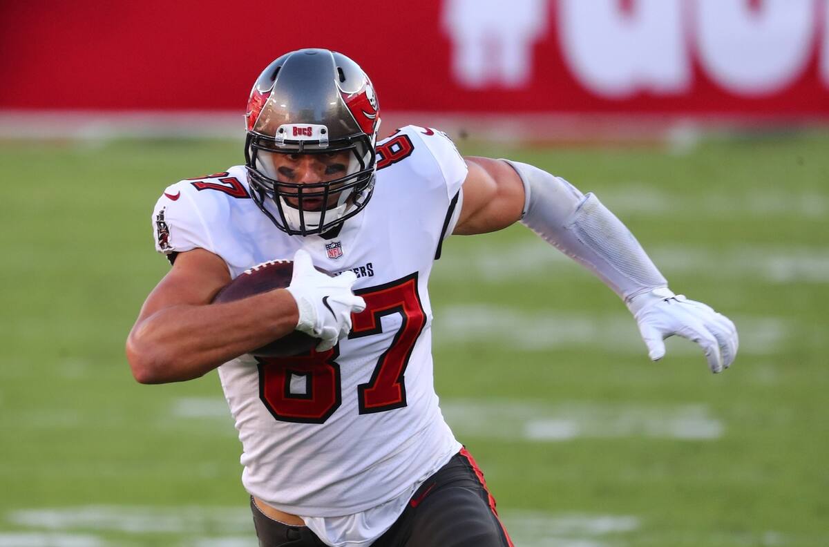 Que siga la "fiesta" en la NFL: Rob Gronkowski regresa a los Tampa Bay Buccaneers por un año más