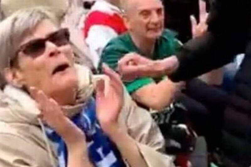 Santiago Giménez se ha ganado el cariño de los aficionados del Feyenoord. (Captura de video)