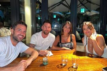 Lionel Messi y Cesc Fabregas disfrutan de sus vacaciones en esta lujosa isla privada en Ibiza