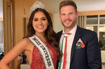 Andrea Meza y su novio Ryan Anthony recibieron con romántico beso el 2022