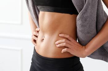 Dos efectivos ejercicios que puedes hacer en casa para reducir el vientre bajo rápidamente