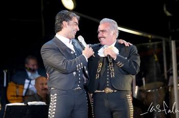 Alejandro Fernández niega saber el estado de salud de su padre Vicente Fernández