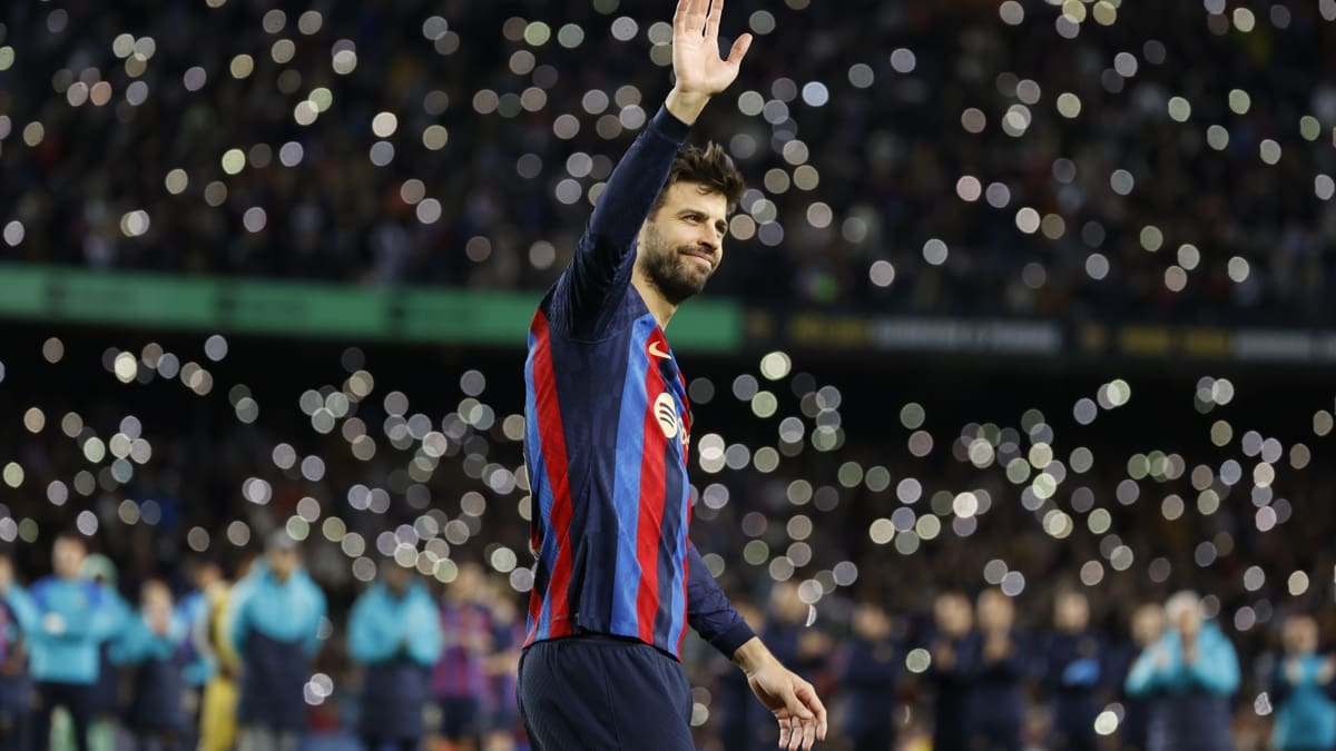 El homenaje de la hinchada del Barcelona a Gerard Piqué en su último partido en Camp Nou