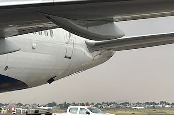 Chocan dos aeronaves en el AICM