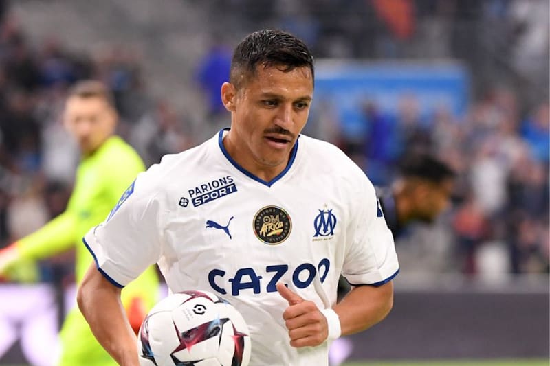 El delantero chileno aún no decide dónde jugará la temporada 2023/24.