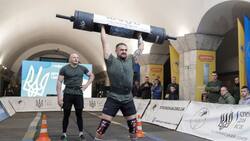 Militares rinden honor a atleta que falleció en el combate contra Rusia con competencia deportiva