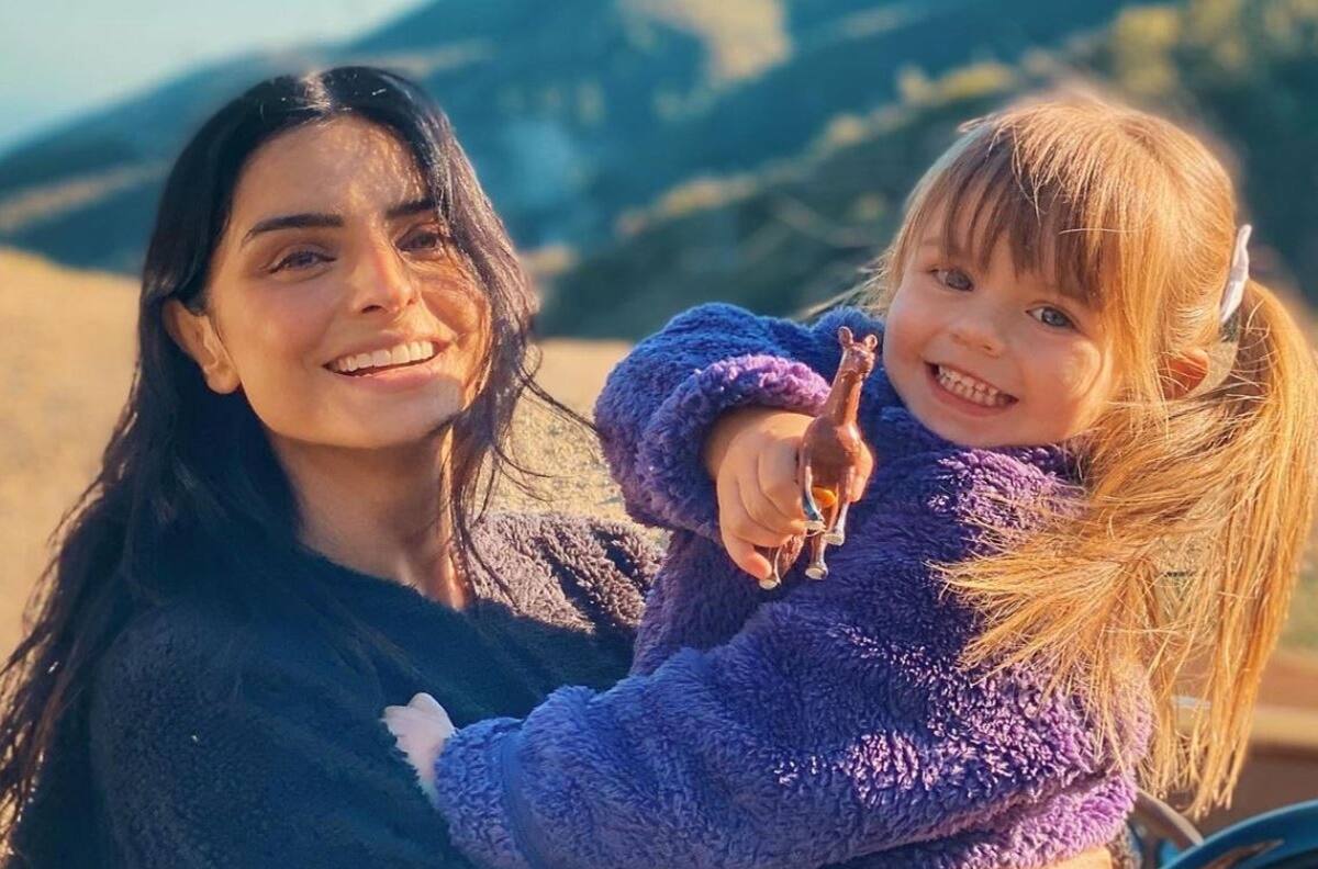 Aislinn Derbez explicó por qué su hija Kailani no estará en “De viaje con los Derbez 2”