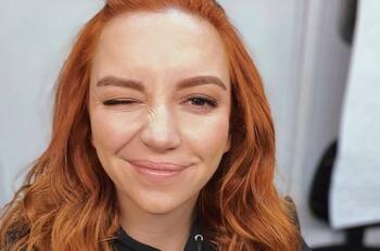 Le llaman "vieja" a Regina Blandón y pide normalizar cumplir años