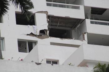 Reportan 8 heridos tras explosión en condominio Brisas Diamante, Acapulco