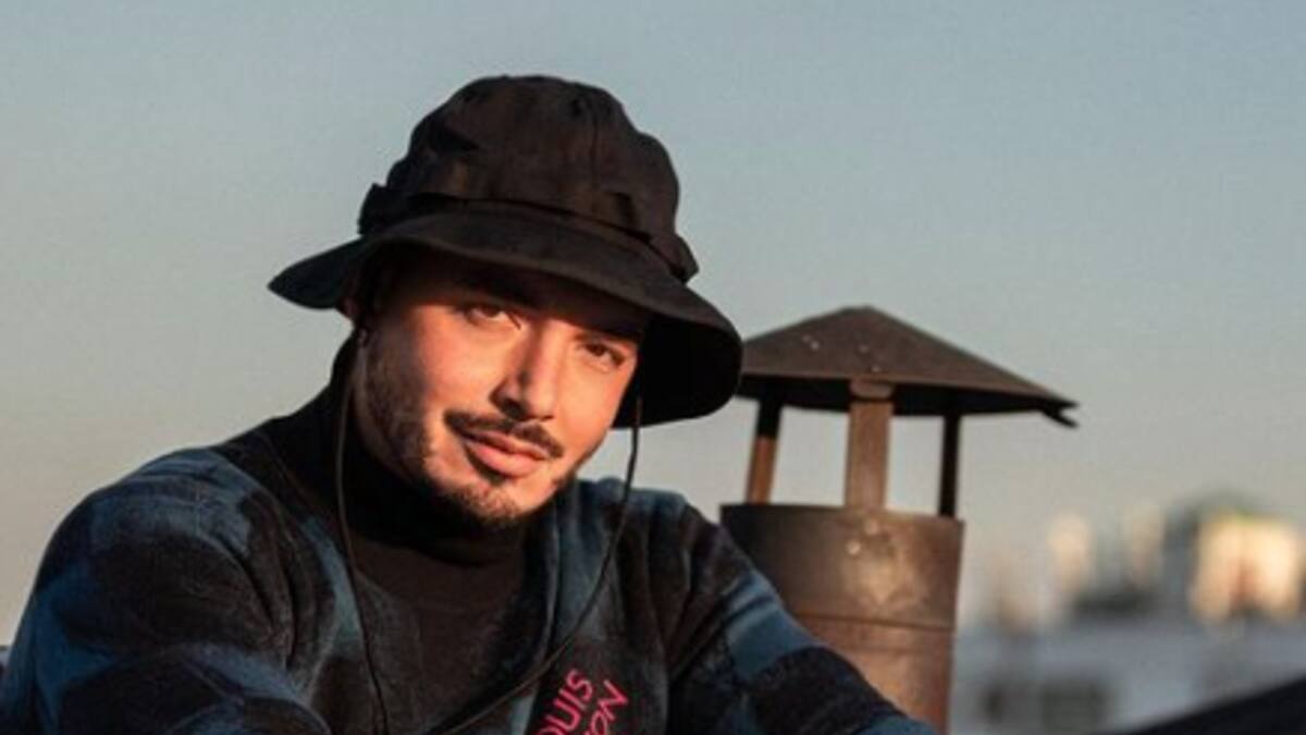 J Balvin pide ser conscientes y vacunarse pero no usa cubrebocas