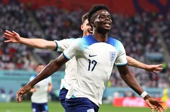 Inglaterra se impone por goleada ante Irán y se queda con el liderato del Grupo B