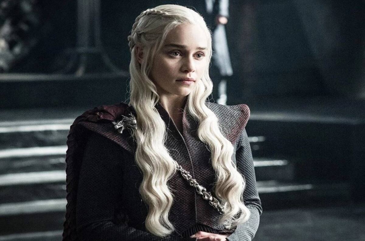 Emilia Clarke revela quién dejó el vaso de café Starbucks en "Game of Thrones"