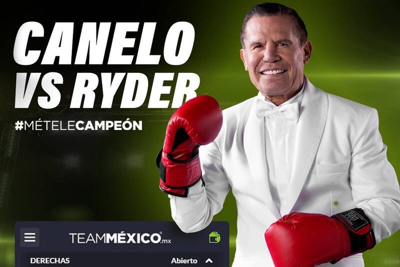 Julio César Chávez se robó la película en la celebración del triunfo de Saúl Canelo Álvarez