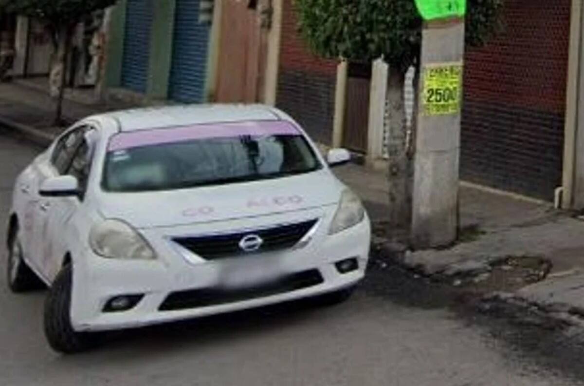 Hallan cadáver desmembrado dentro de taxi en Coacalco, dejan advertencia en parabrisas