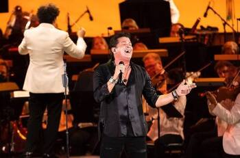 Fiesta de la música latina con la actuación Carlos Vives, Karol G y Nicky Jam