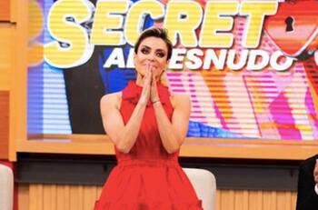 Carmen Muñoz, conmovida, llora frente a las cámaras en su regreso a Televisa