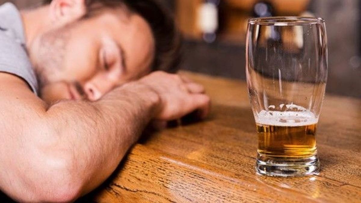 ¿Tienes sueños intensos cuando tomas alcohol? Esto dice la ciencia