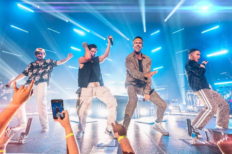 Fans reaccionan con memes al anuncio de la banda y sus conciertos en México.