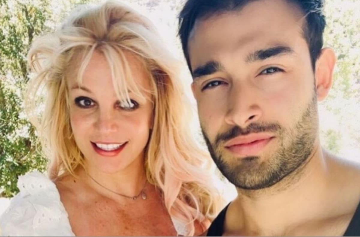 Britney Spears dedica mensaje a su novio por apoyarla en sus peores años