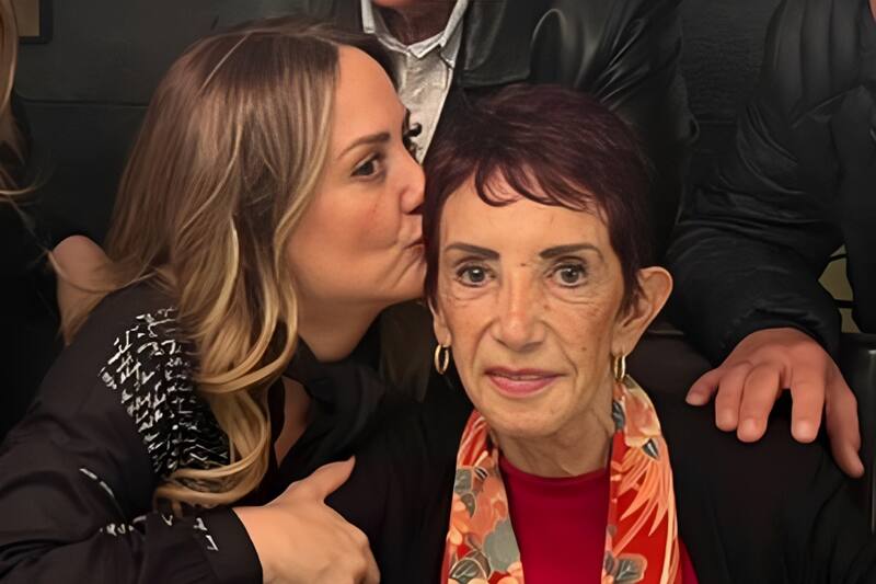 Andrea Legarreta a una semana del fallecimiento de su mamá