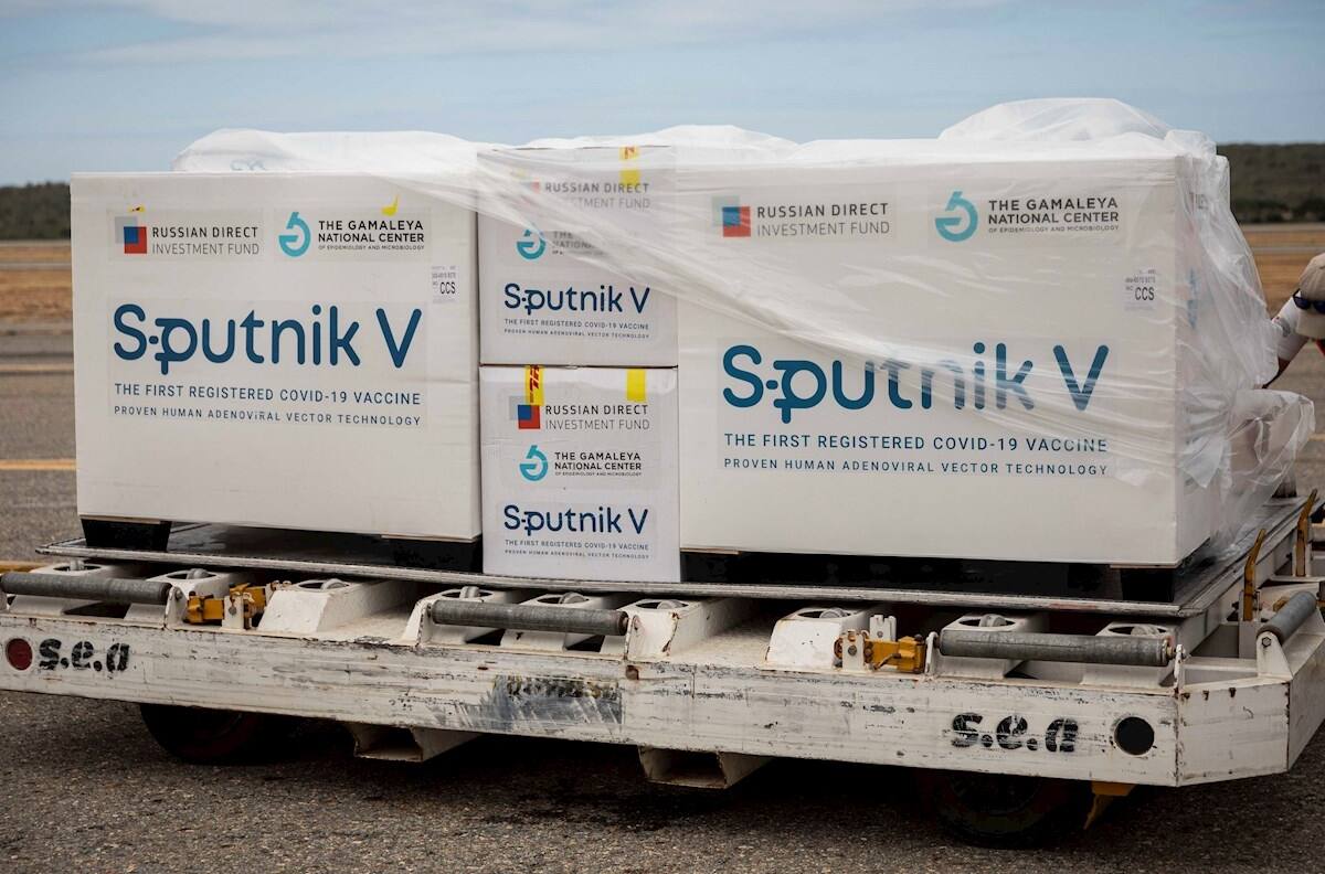 Rusia admite que no tiene capacidad para satisfacer la demanda internacional de la vacuna Sputnik V