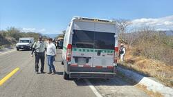 Descubren ambulancia falsa del IMSS que llevaba migrantes en Oaxaca